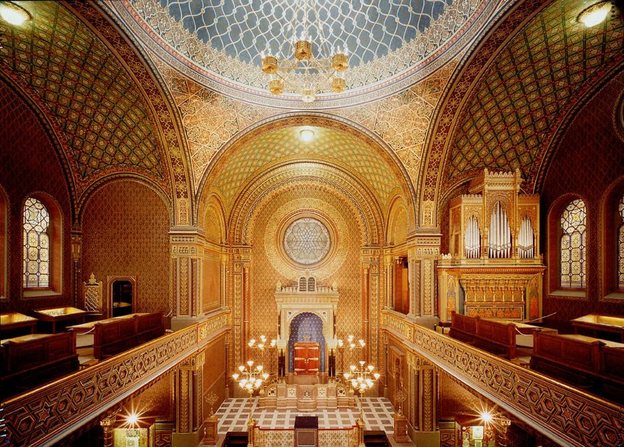 Prague: Classical Concert in the Spanish Synagogue - Inside the room: Moorish motifs, seating, and how to pick your spot