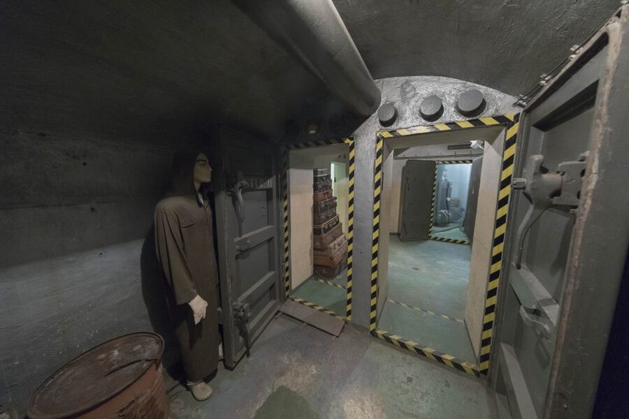 Prague: Communism History and Nuclear Bunker Guided Tour - Downtown Prague Stops That Set Up the Cold War Mindset