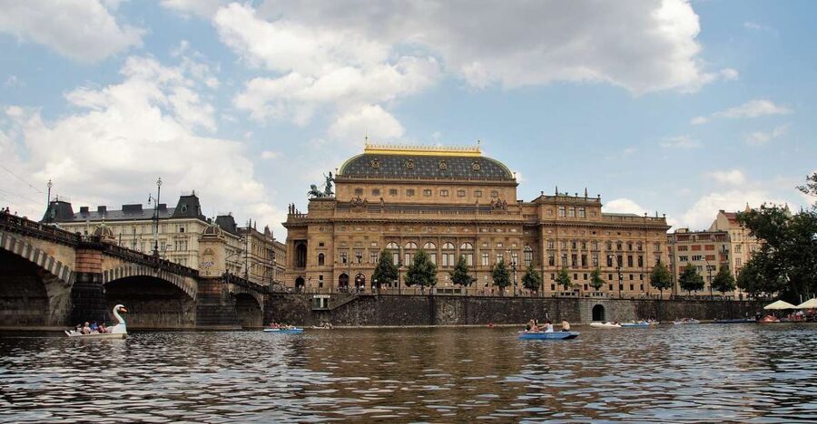 Prague Complete Tour in Spanish & Lunch, Tickets - Prague Complete Tour in Spanish: built for a first strong look