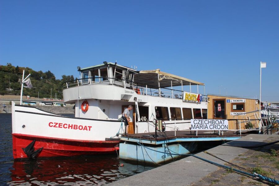Prague Cruise: 1-Hour on the River Vltava - Onboard refreshments, what’s included and what costs extra