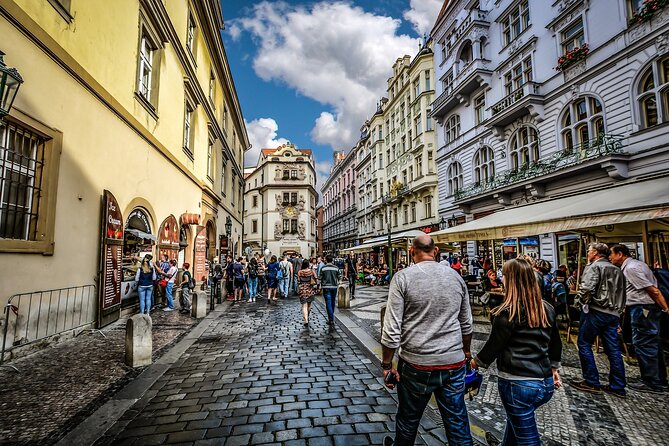 Prague DeLuxe Tour: Views, Hidden Gems, Tastings & River Cruise - Prague Castle gates and the St. Vitus Cathedral moment
