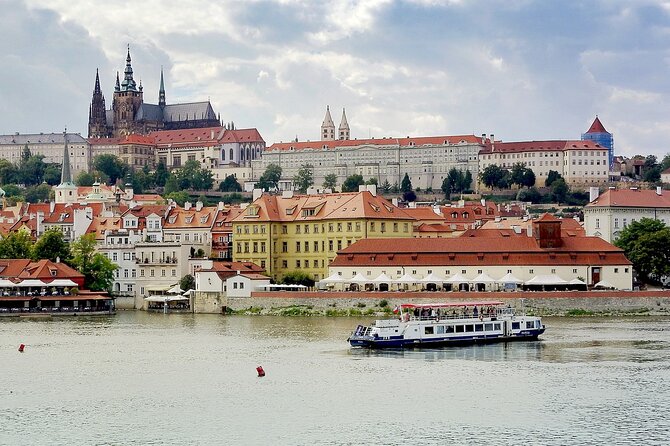 Prague DeLuxe Tour: Views, Hidden Gems, Tastings & River Cruise - Malá Strana and the Infant Jesus of Prague stop