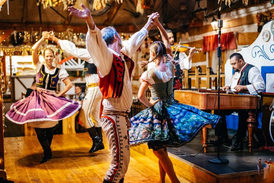 Prague: Dinner with Folk Show and Open Bar - The bottom line: should you book this Prague folk dinner show?
