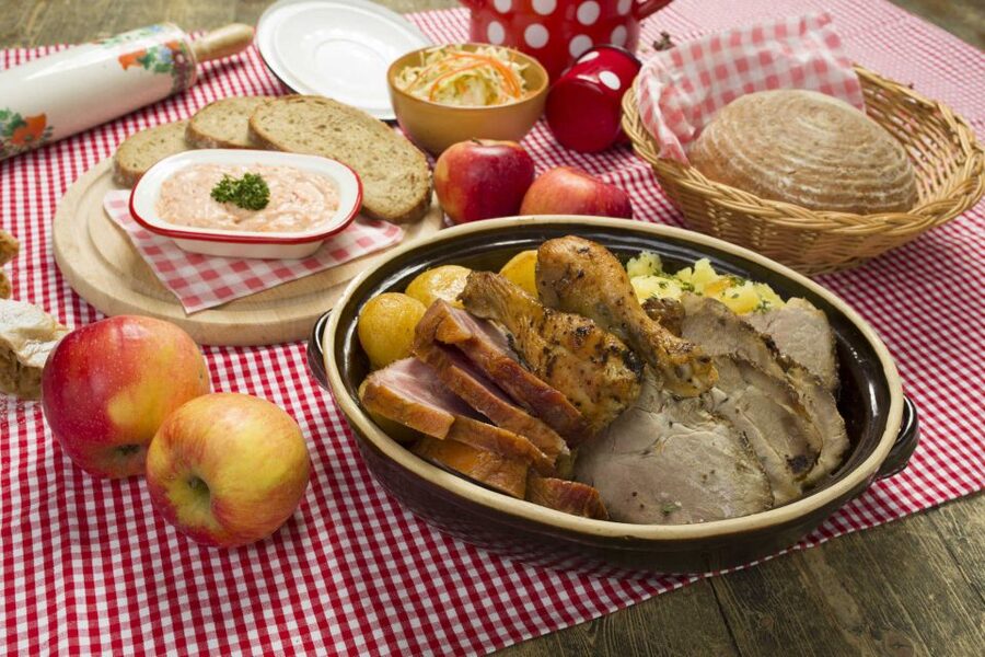 Prague: Evening Folklore Garden Party with Traditional Menu - Transport, the Revoluční meeting point, and when to expect the schedule