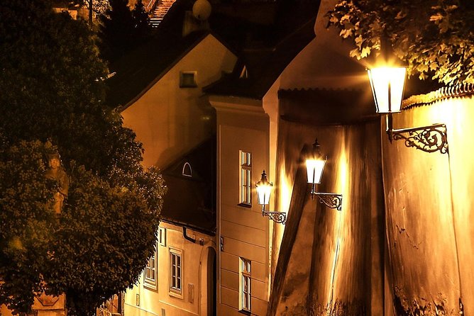 Prague Fairytale Tour: Old Town And Castle private tour - Tickets, timing, and how to avoid common confusion
