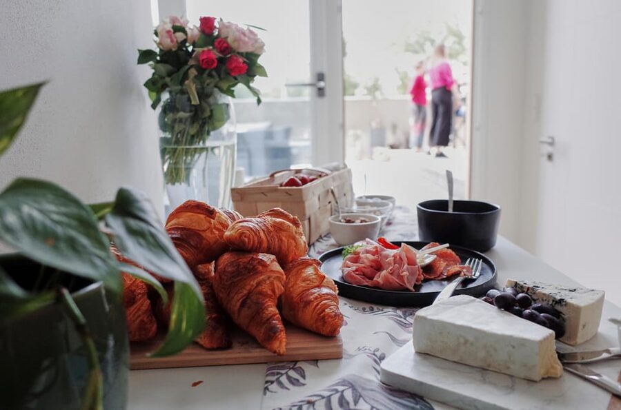 Prague: Farmers Market and Brunch Class with Celebrity Chef - Inside Mariko’s 19th-century kitchen: hands-on cooking with real technique