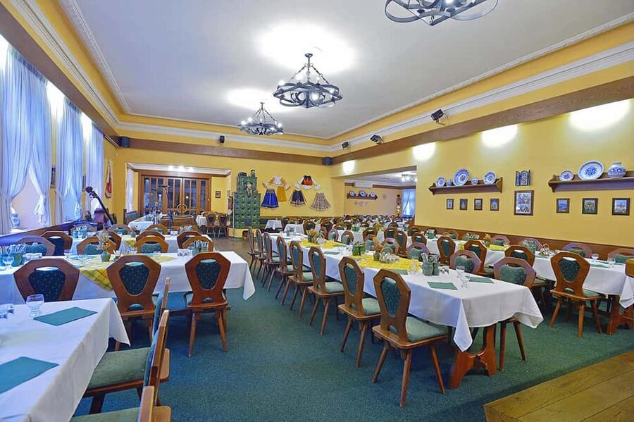 Prague: Folk Dancing Dinner Experience - The 4-Course Czech Meal, Meat and Vegetarian Options