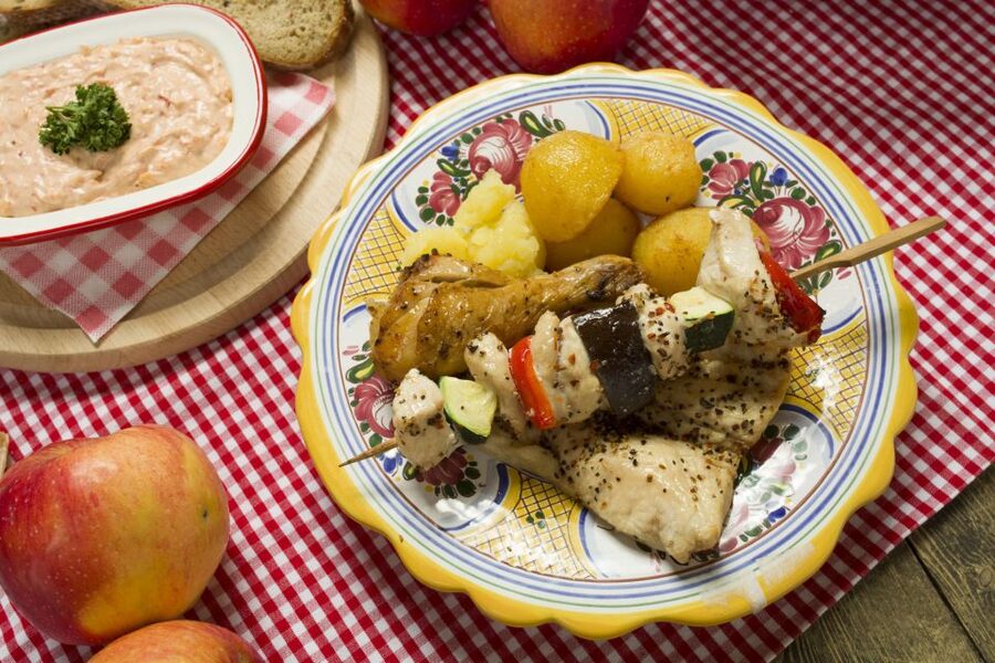 Prague: Folkloric Dinner Show with Unlimited Drinks - Unlimited Drinks That Actually Change the Mood