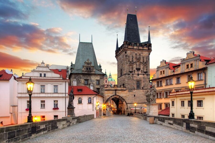 Prague: Full-Day Old Town, River Cruise & Prague Castle Tour - The Certovka canal cruise, Prague Venice views, and an included drink break