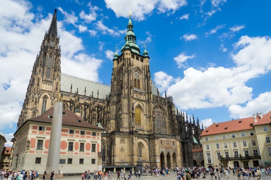 Prague: Full-Day Old Town, River Cruise & Prague Castle Tour - Meeting at the tourist information center, then a guided walk through the main landmarks