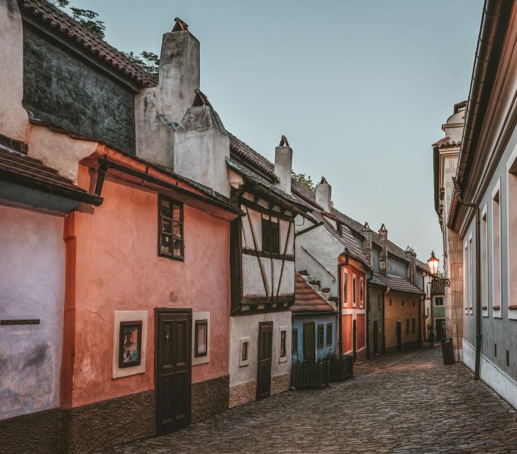 Prague: Full-Day Sightseeing Tour with Cruise and Lunch - Key things you will actually notice on this tour