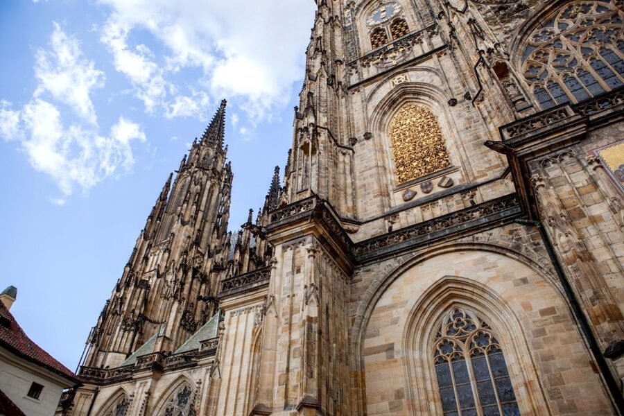 Prague: Full-Day Sightseeing Tour with Cruise and Lunch - Josefov in the afternoon: the Old Jewish Quarter beyond the headlines