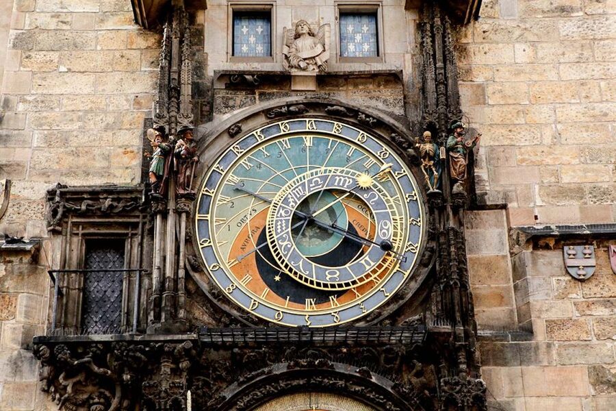 Prague: Full-Day Sightseeing Tour with Cruise and Lunch - Charles Bridge and beyond, then a Vltava cruise to cool down