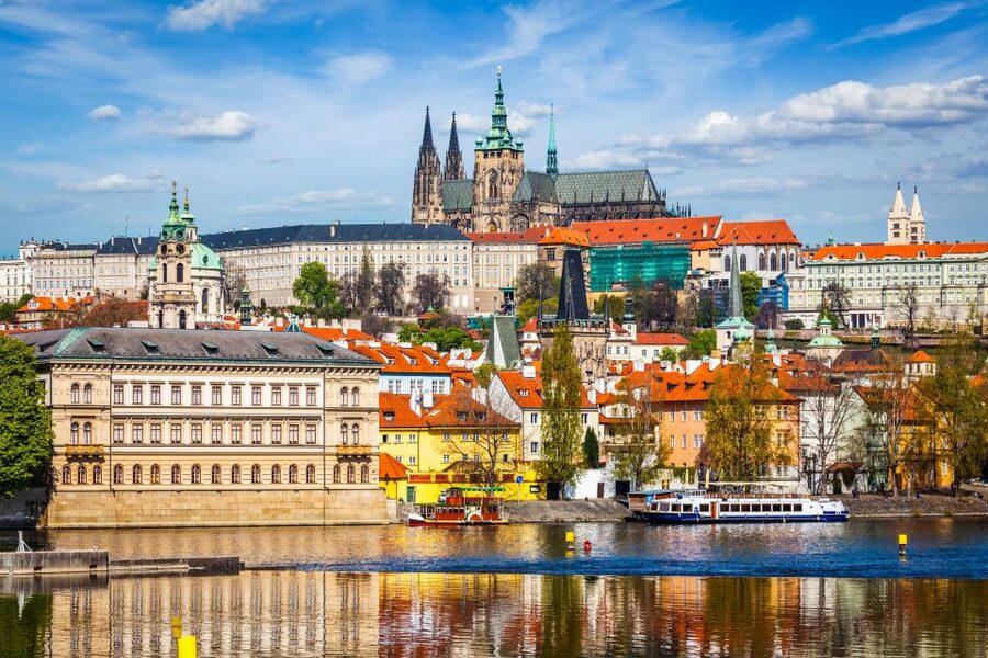 Prague: Full-Day Tour with Lunch and River Boat Cruise - Price and value for $199 in 6 hours