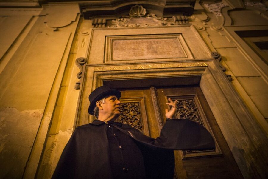 Prague: Ghosts and Legends of the Old Town Evening Tour - Meeting Points and How the Walk Ends in Staroměstské náměstí