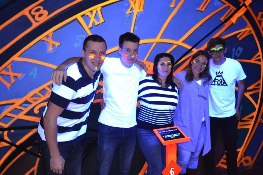 Prague: Glow Golf Mini Golf Game by UV Light - Unlimited Time, Realistic Timing, and the Queue Question