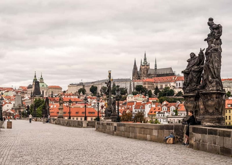 Prague Grand 2,5 hour + 2 hour exterior walking tour - Prague Castle in the afternoon: St Vitus Cathedral first, then the whole story