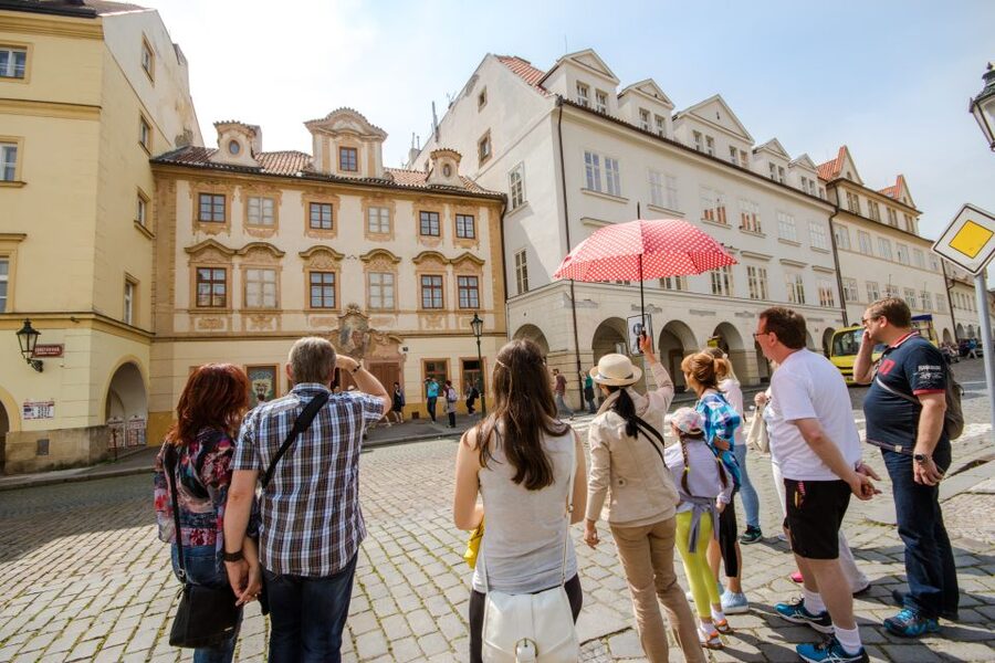 Prague: Guided Bus & Walking Tour with River Cruise & Lunch - Key things to know before you go