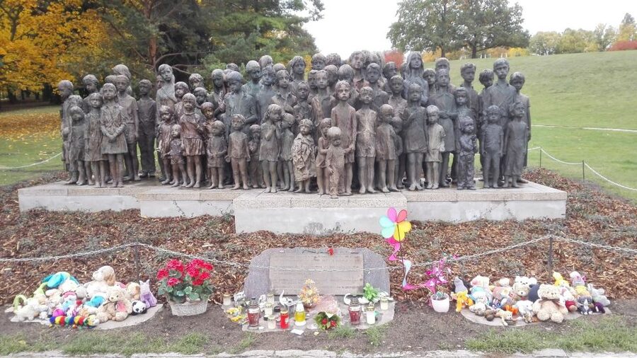 Prague: Guided Operation Anthropoid Tour with Lidice - Begin in the crypt: the paratroopers’ three-week hiding place