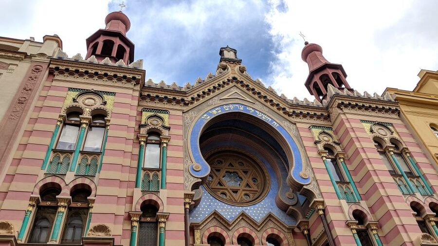 Prague: Guided Walking Tour of Prague's Jewish Quarter - Jewish Quarter in 150 Minutes, With Real Access
