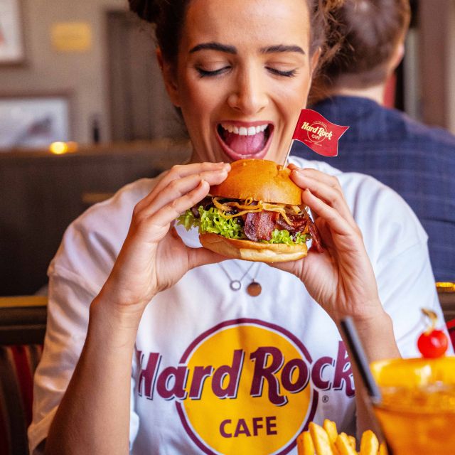 Prague: Hard Rock Cafe with Set Menu for Lunch or Dinner - What the 75-minute meal experience feels like