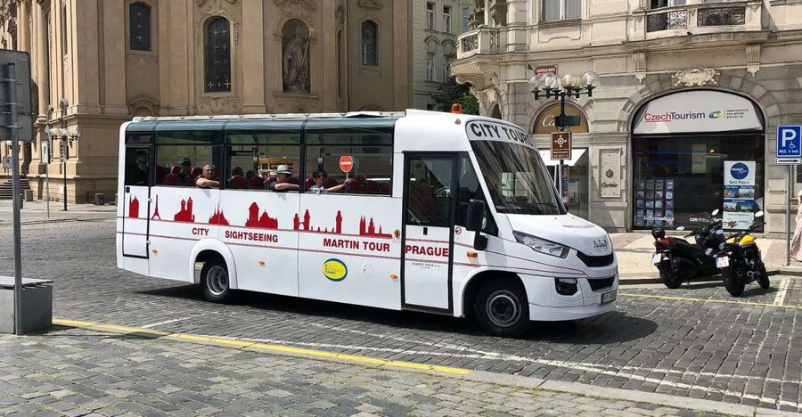 Prague: Historic City Center Bus Tour with Top Sights - Prague Castle district break: how to use 30 minutes like a pro