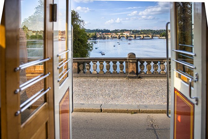 Prague Hop on Hop off Sightseeing Tram - How the 24-hour hop-on hop-off circuit works, and how to time it