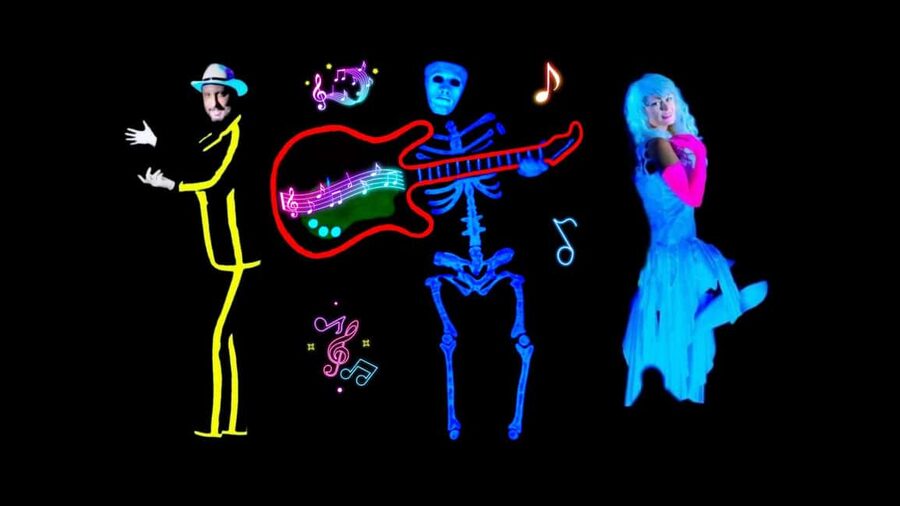 Prague: Images of Love Black Light Theatre Show - Who should book this Prague black light show?