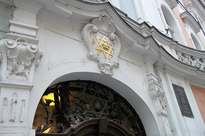 Prague Jewish Quarter Private Half-Day Walking Tour - Stop 5: Pinkas Synagogue, the Horowitz connection, and Shoah commemoration