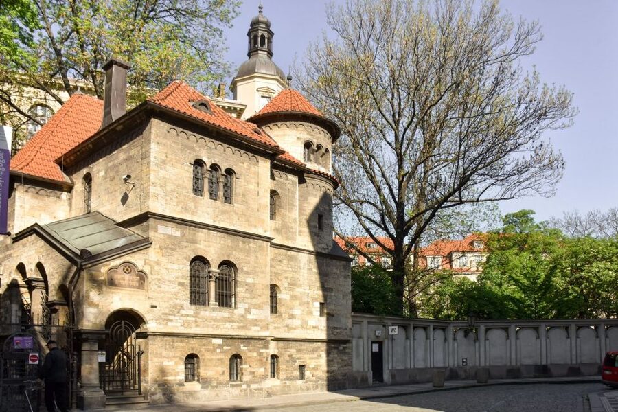 Prague: Jewish Quarter Ticket with optional Audio Guide - The 20-minute English orientation that sets up your whole circuit