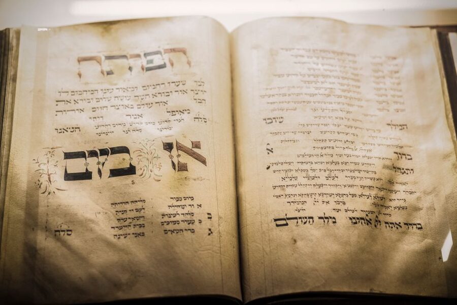 Prague: Jewish Quarter Ticket with optional Audio Guide - Pinkas and Maisel Synagogues: memory and community stories