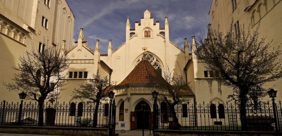 Prague Jewish Quarter Tour in French with Monuments Entrance - Duration and Pace: 210 Minutes That Cover the Key Monuments