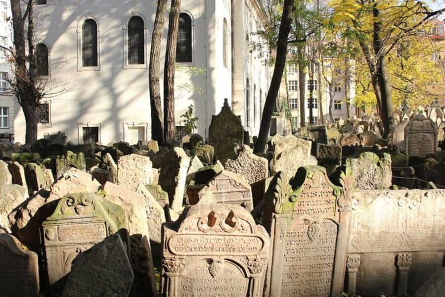 Prague: Jewish Town Guided Walking Tour - Synagogues on the Route: Maisel, Spanish, and Pinkas