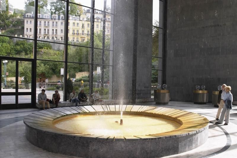 Prague: Karlovy Vary Tour with Lunch and Moser Museum Visit - Museum of Glass Moser: what to expect in 45 minutes
