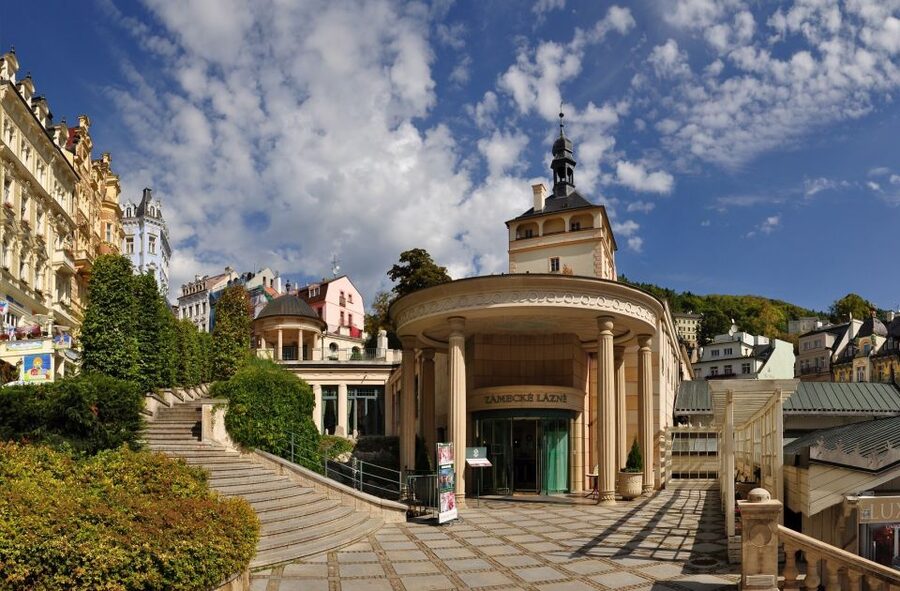 Prague: Karlovy Vary Tour with Lunch and Moser Museum Visit - The guided Karlovy Vary center: 16 springs and the Vridlo moment