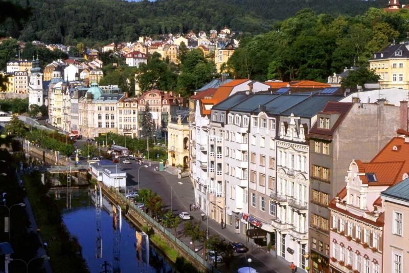 Prague: Karlovy Vary Tour with Lunch and Moser Museum Visit - Price, languages, and tour fit: is $78 good value?