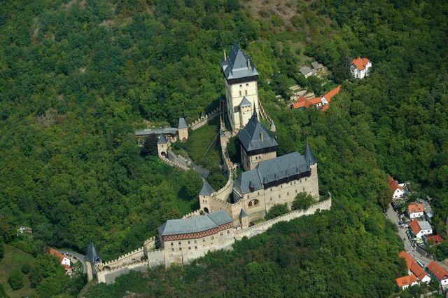 Prague: Karlštejn Castle Guided Tour with Entry Ticket - The 1-hour ride that helps you beat crowds