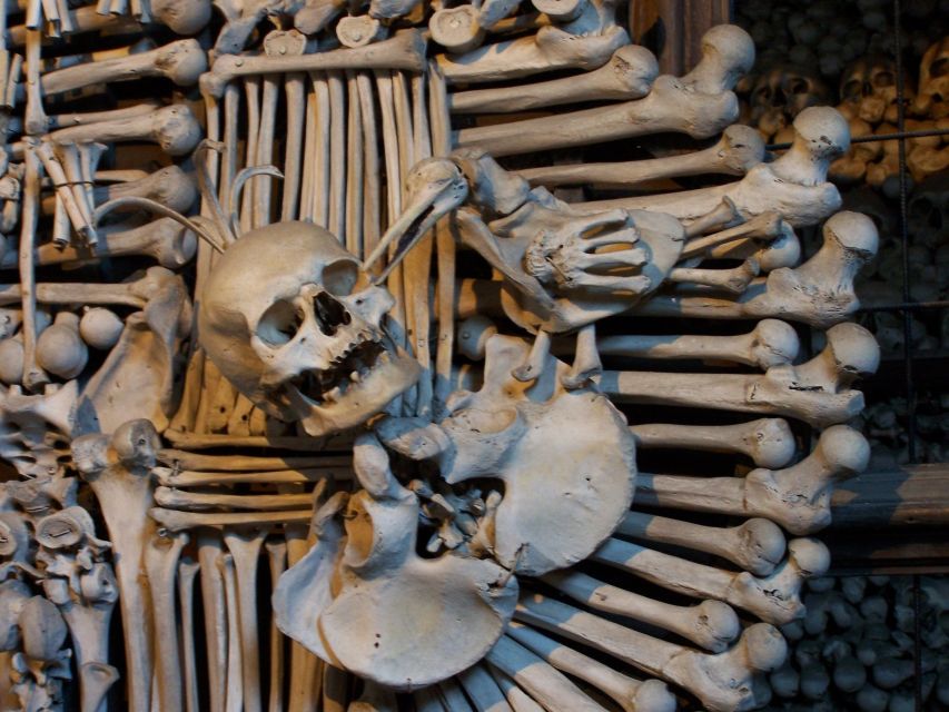 Prague: Kutná Hora, St Barbara's Cathedral and Bone Church - St. Barbara’s Cathedral, Gothic drama with real acoustics