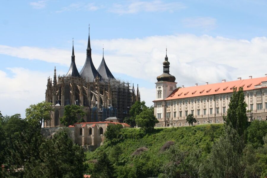 Prague: Kutná Hora, St Barbara's Cathedral and Bone Church - Guides make or break it, and this trip often delivers