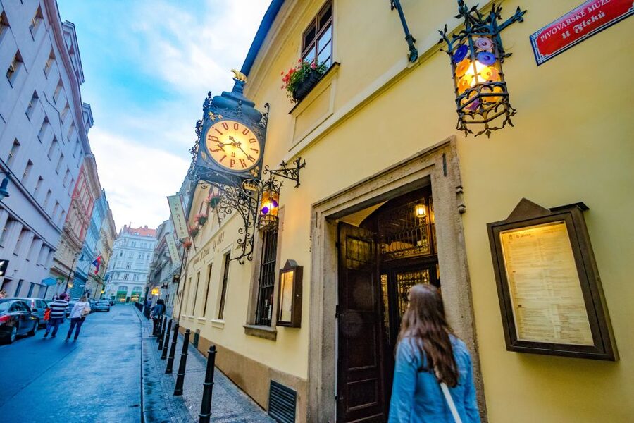 Prague: Legendary Beer Tour with Dinner - FAQ
