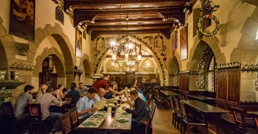 Prague: Legendary Beer Tour with Dinner - Finding your guide at Charles IV on Křižovnické náměstí