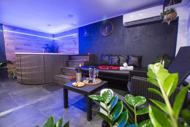 Prague: Modern Private Spa with Jacuzzi and Sauna - Key Points at a Glance