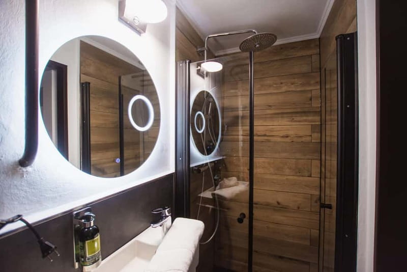Prague: Modern Private Spa with Jacuzzi and Sauna - Prosecco Upgrade: When It Adds Value (and When It Might Not)