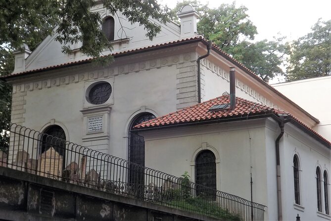Prague Old Town and Jewish Quarter 90 minutes Guided Tour - Walking Pace, Timing, and What to Expect While You’re Moving