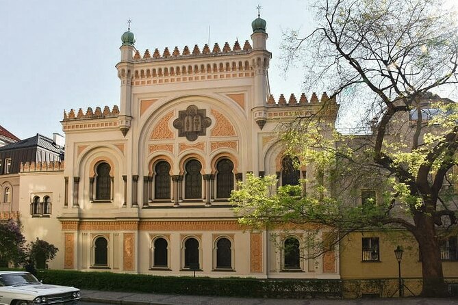 Prague Old Town and Jewish Quarter 90 minutes Guided Tour - Jewish Quarter Landmarks You See From the Outside (And What You Gain)