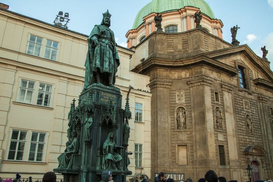 Prague: Old Town and Jewish Quarter Guided Tour in German - Estates Theater and Charles University: seeing the city as a living campus