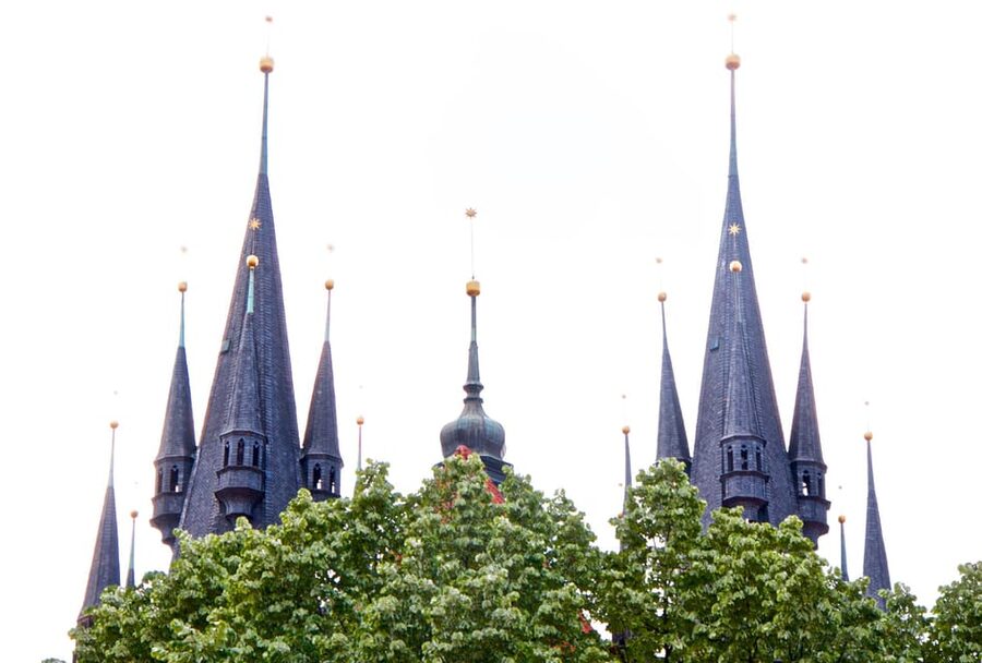 Prague: Old Town and Jewish Quarter Guided Walking Tour - Josefov and Old Town in 90 minutes, the smartest way to start
