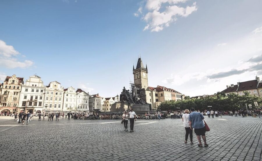 Prague: Old Town and Jewish Quarter Guided Walking Tour - Guide styles that make or break a short walking tour