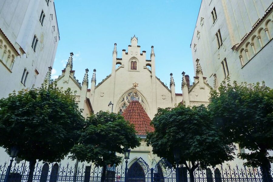 Prague: Old Town and Jewish Quarter Tour - Powder Tower and Municipal House: Prague’s Signs Tell Stories