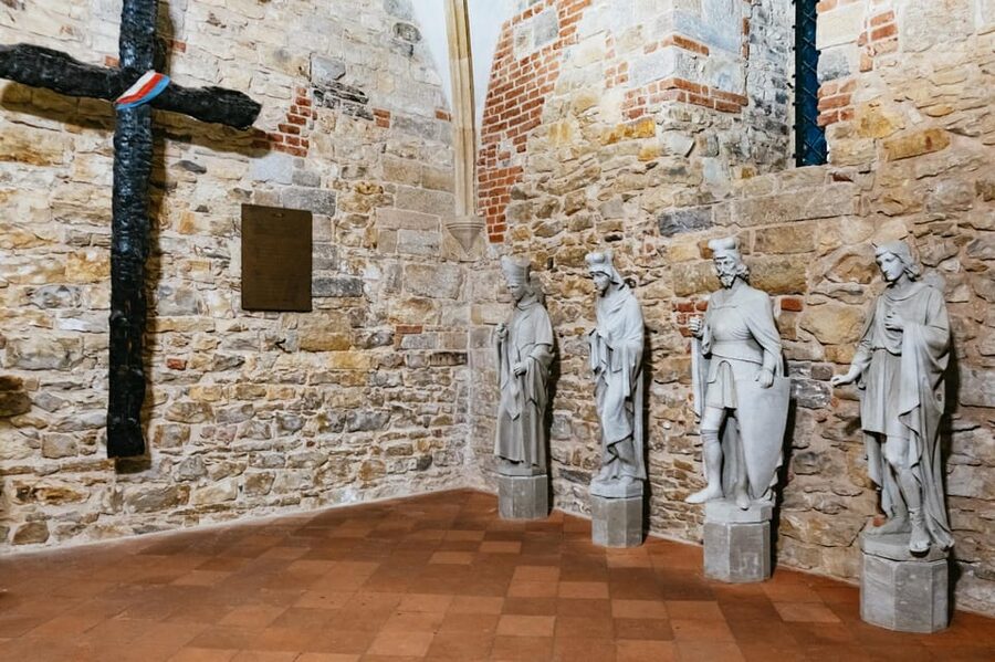 Prague: Old Town, Astronomical Clock and Underground Tour - Key things to know before you go